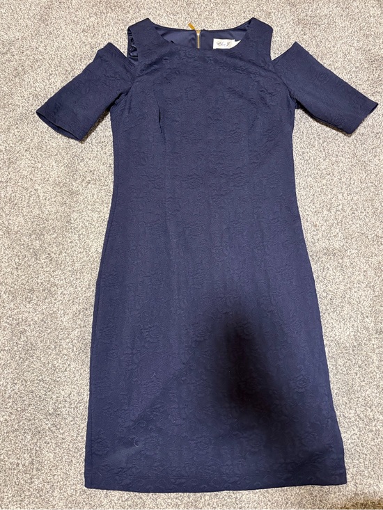 Eliza J Dresses & Skirts - Eliza J Navy Cold-Shoulder Midi Sheath Dress
